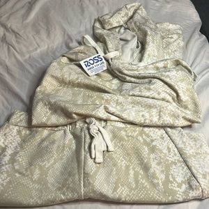 Zoe + Phoebe 2 Piece Lounge Set